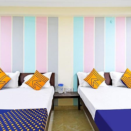 Spot On 67472 Anant Palace Hotel Raj Nandgaon Exterior foto