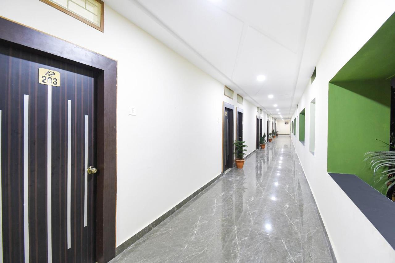 Spot On 67472 Anant Palace Hotel Raj Nandgaon Exterior foto