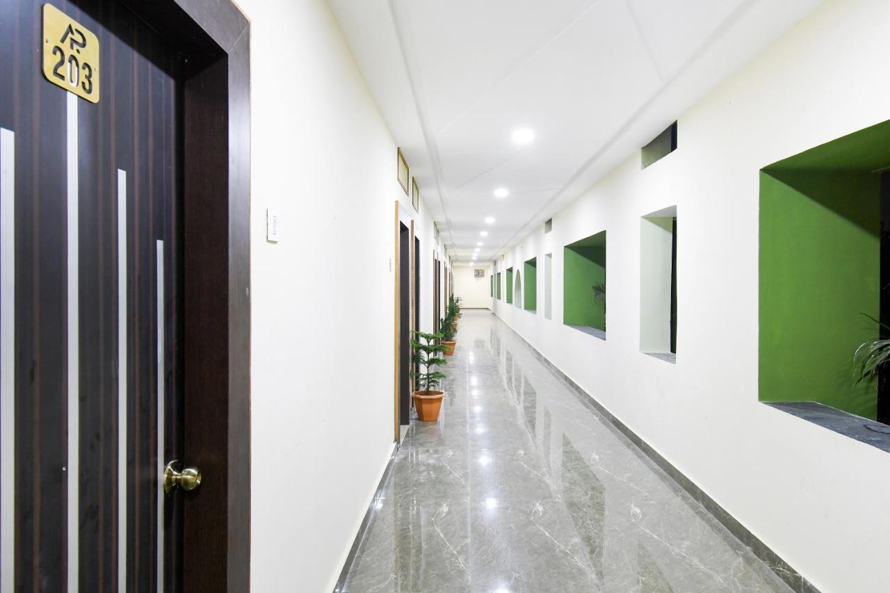 Spot On 67472 Anant Palace Hotel Raj Nandgaon Exterior foto